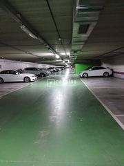 Car parking in Veredillas. Plaza de garaje en parque florencia