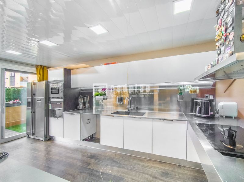 Foto 0b97a5af-c44e-4503-ad1a-5c8e93f075e4. Pis amb calefacció aparcament a Urbanizaciones Rivas - Vaciamadrid