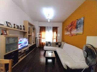 Piso en Urbanizaciones. Piso en venta de 3 dormitorios, 2 baños, 2 plazas garaje, traste