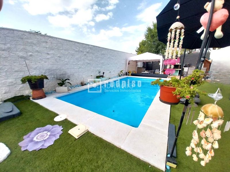 Foto 06aab60e-3219-438b-9594-60e139595122. Xalet amb calefacció aparcament piscina a Urbanizaciones Rivas - Vaciamadrid