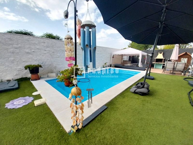 Foto 8d3f7571-aa5c-4e3d-8872-ef1f480de8e3. Xalet amb calefacció aparcament piscina a Urbanizaciones Rivas - Vaciamadrid