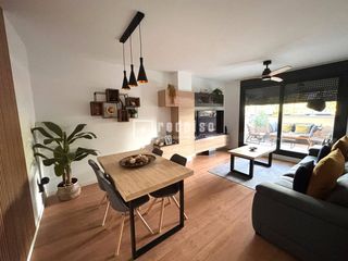 Appartement à Urbanizaciones. Piso de 3 dormitorios, 2 baños, terraza, plaza de garaje y trast