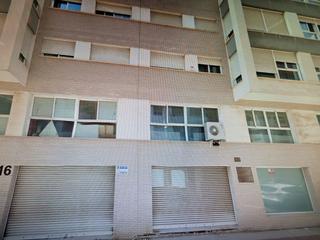 Lloguer Local Comercial  Ducat d`atenes. Local com. en alquiler en piscina.