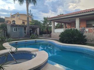 Chalet  Dels fornets. Chalet en venta en madrigal, 4 dormitorios.