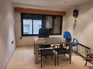 Lloguer Oficina  Plaça major. Oficina en alquiler en ayuntamiento, 1 dormitorio.