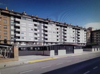 Aparcament cotxe a Joanot martorell 17. Garaje en venta en piscina.