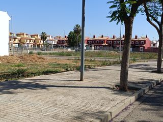 Wohngrundstück in Brenes. Parcela urbanizable en buena zona residencial