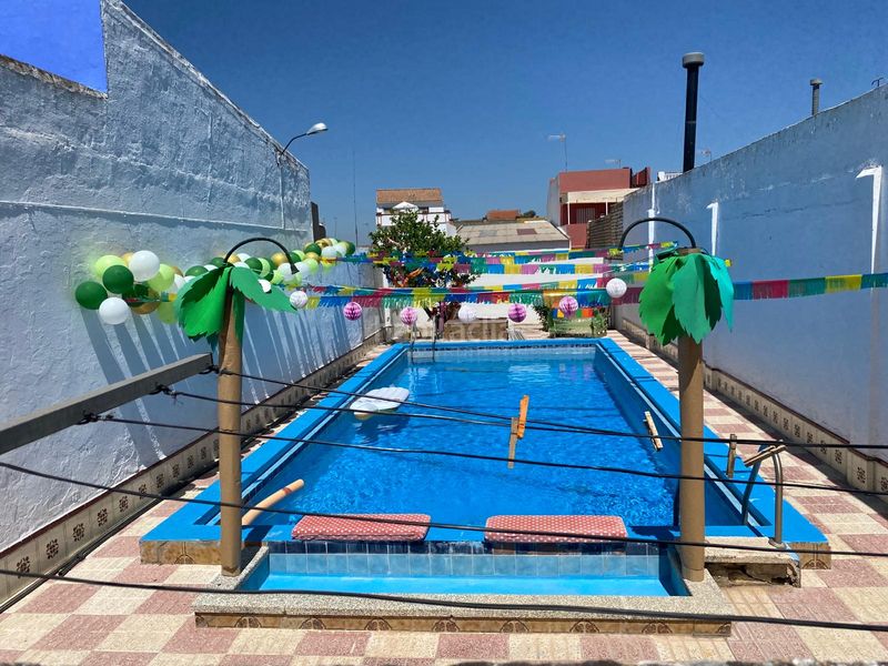 Foto c0666795-9e79-449f-a183-01cd302c1a7d. Casa amb piscina a Brenes