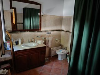 Chalet in Carmona. Magnífica finca en la urbanización pradollano de carmona