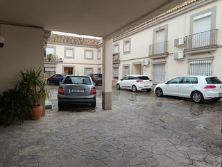 Maison jumelée à Brenes. Casa en residencial privado con garaje, azotea y placas solares
