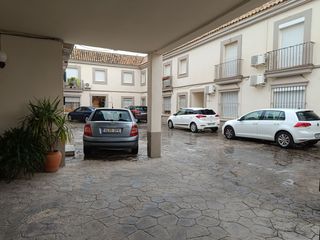 Maison jumelée à Brenes. Casa en residencial privado con garaje, azotea y placas solares