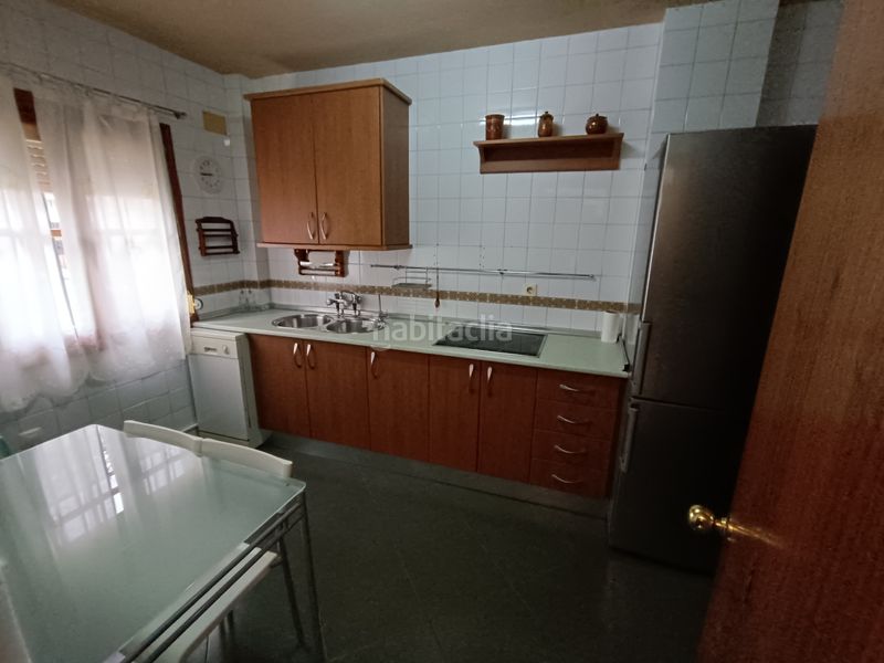 Foto b4b5764e-609a-4a1b-ad83-fe56c455a696. Casa adossada amb aparcament a Brenes