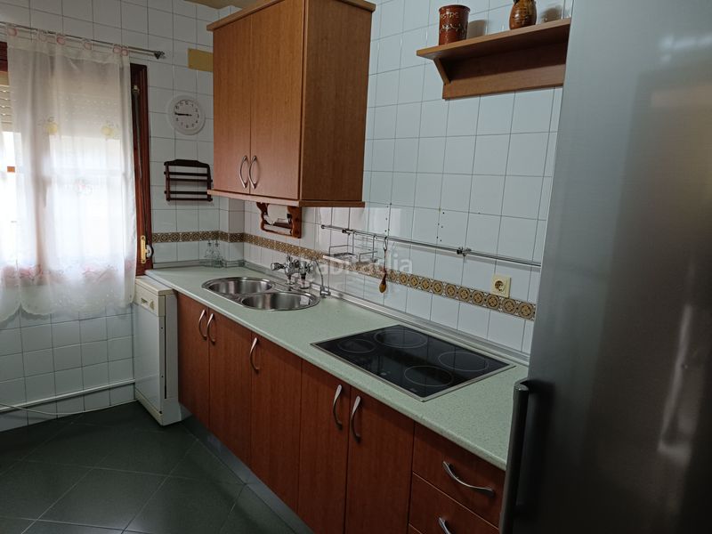Foto fcf25e76-55b5-492b-b428-ddd75e5f85c4. Casa adossada amb aparcament a Brenes