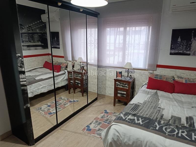 Foto fc7fb766-1b8d-41f0-89b5-ddc39edb0eef. Casa amb xemeneia a Brenes