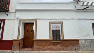 Casa  Calle gustavo adolfo b�cquer. Casa con gran potencial en el centro, patio y m�ltiples posibili