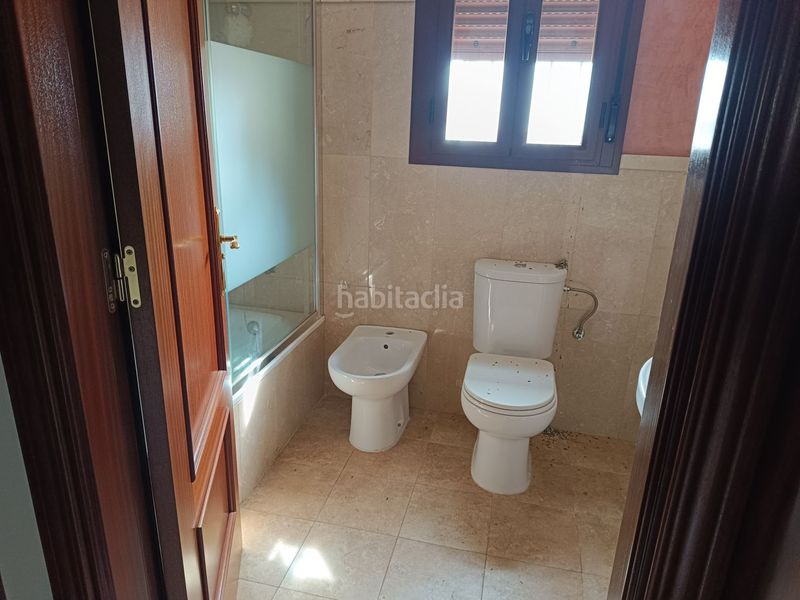 Foto 155422c6-9d01-465a-ada3-8e959b3a3673. Casa aparellada amb aparcament a Brenes