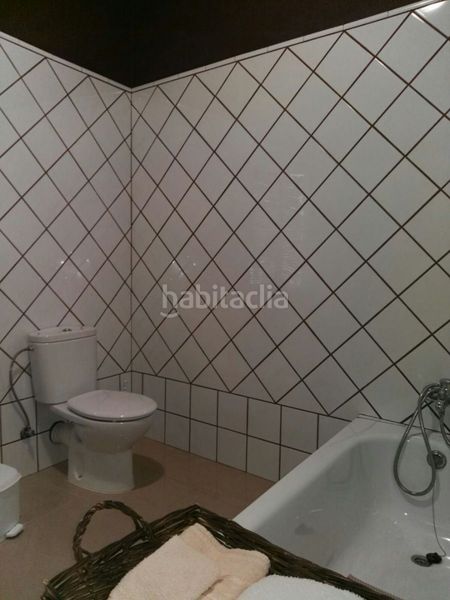 Foto b50c1e39-1927-4b9b-9e59-b0fd362a9c3a. Casa adossada amb aparcament a Brenes