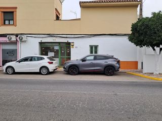 Lloguer Local Comercial  Calle joaquín turina. Local comercial totalmente diáfano de 30 m2