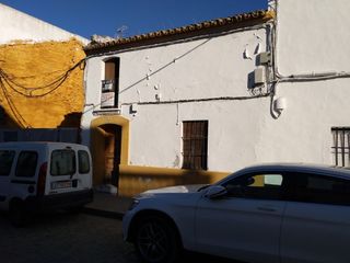 Casa  Calle real. Casa de dos plantas en calle real