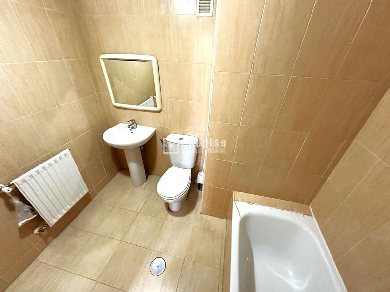 Foto 54516a51-7bc3-42f9-b4b8-e9eeb50179f8. Pis amb calefacció aparcament piscina a Parla este Parla