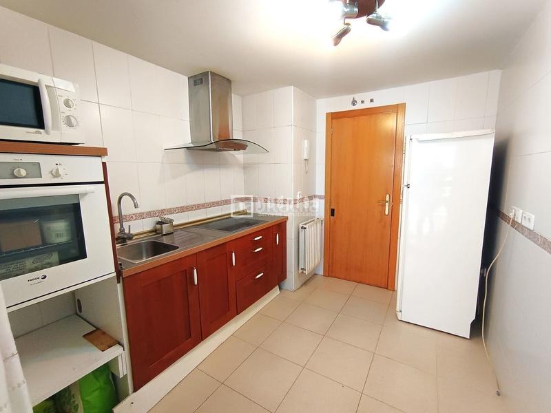 Foto 70efc762-86d5-47f9-95dd-46d8398a9dd3. Pis amb calefacció aparcament piscina a Parla este Parla