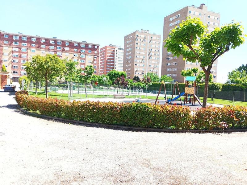 Foto cf9bd820-c4e9-4fe4-98af-ac8fdefc7920. Pis amb calefacció aparcament piscina a Parla este Parla