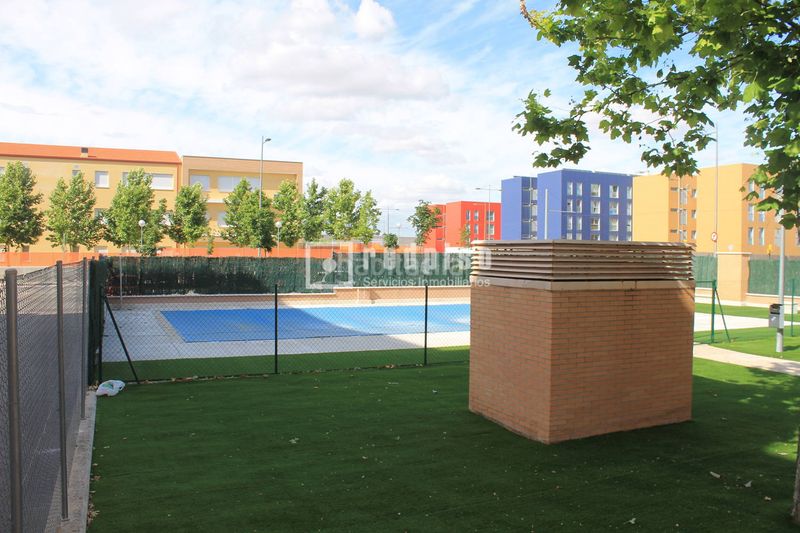 Foto c7578de4-50af-4a70-ba43-2751e8d8370a. Pis amb calefacció aparcament piscina a Parla este Parla