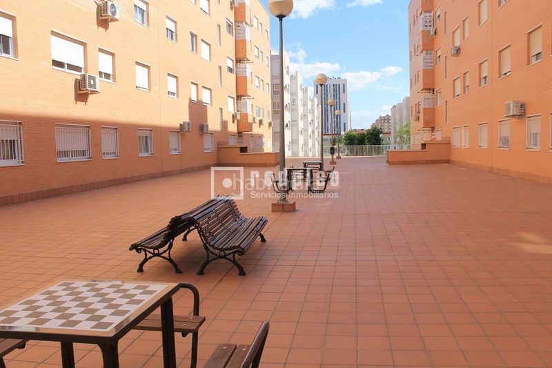 Foto e6c19b9d-0ba4-4b4f-9b52-7633eb882763. Pis amb calefacció aparcament piscina a Parla este Parla