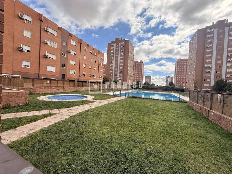 Foto 754d6e67-90c8-4df3-8aa5-a08e438f3a23. Flat with heating pool in Parla este Parla