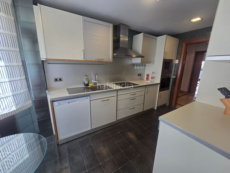 Foto 28938e3d-5b3c-4d47-8d15-cf38d6f2e968. Apartament amb calefacció aparcament piscina a Puerto Banús Marbella