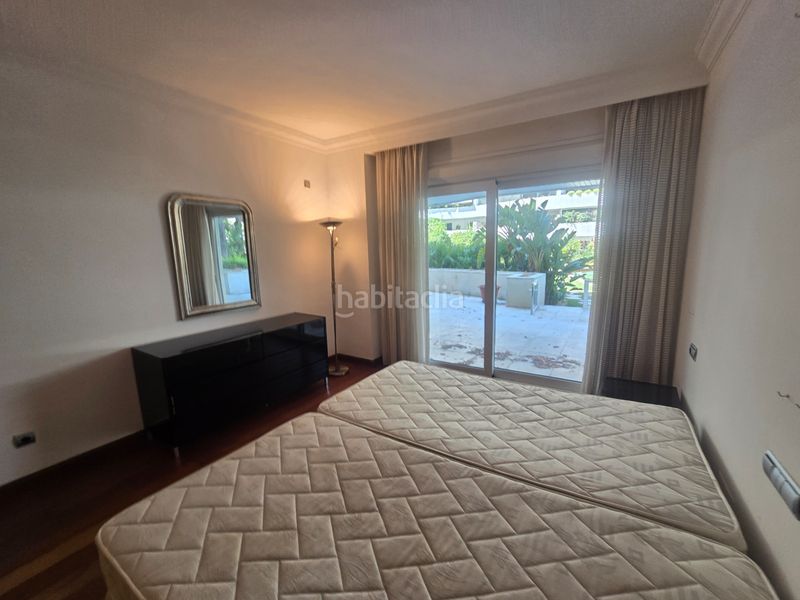 Foto 5be18552-52ff-4a85-8993-30e21097f032. Apartament amb calefacció aparcament piscina a Puerto Banús Marbella