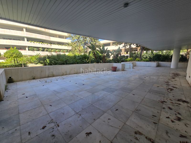 Foto 931f2ee7-f5e2-4048-aaa4-b80e94d7705c. Apartament amb calefacció aparcament piscina a Puerto Banús Marbella