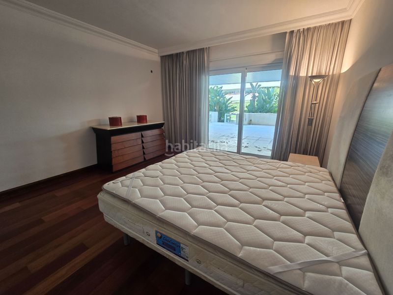Foto 9f8a4776-69c6-4a24-9d0a-86897393c344. Apartament amb calefacció aparcament piscina a Puerto Banús Marbella