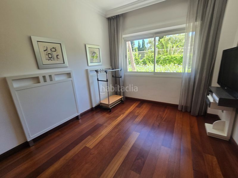 Foto b240f9c8-e06e-43aa-b981-41181cd105f3. Apartament amb calefacció aparcament piscina a Puerto Banús Marbella