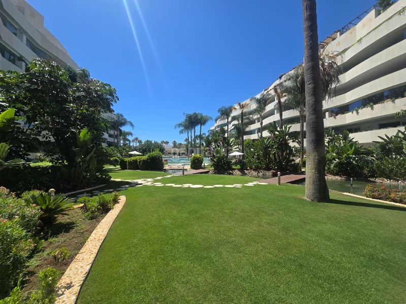 Foto e355ba38-52ce-4e77-a2a6-27b157247811. Apartament amb calefacció aparcament piscina a Puerto Banús Marbella