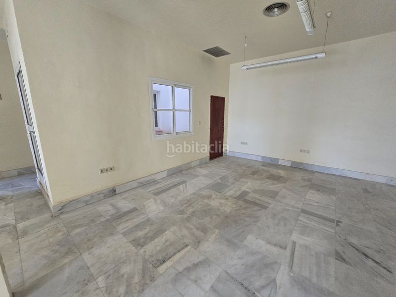 Foto 165778ea-0ad7-46a6-bd90-cec0717a7e3a. Apartamento en plaza de la constitución 1 una propiedad única y emblemática con vistas a la calle larios en Málaga