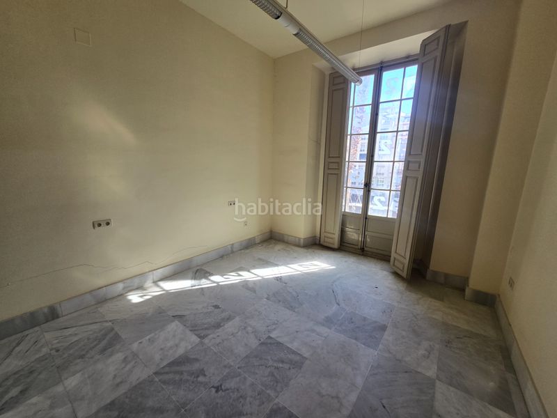 Foto 42ef8dbe-82d1-4dce-bc15-3b1e68d2cf91. Apartamento en plaza de la constitución 1 una propiedad única y emblemática con vistas a la calle larios en Málaga
