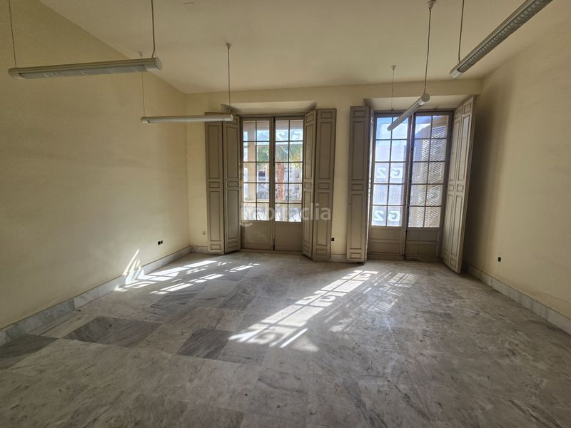 Foto 7d6fec59-b16c-4f78-bee2-435c0e0996a8. Apartamento en plaza de la constitución 1 una propiedad única y emblemática con vistas a la calle larios en Málaga