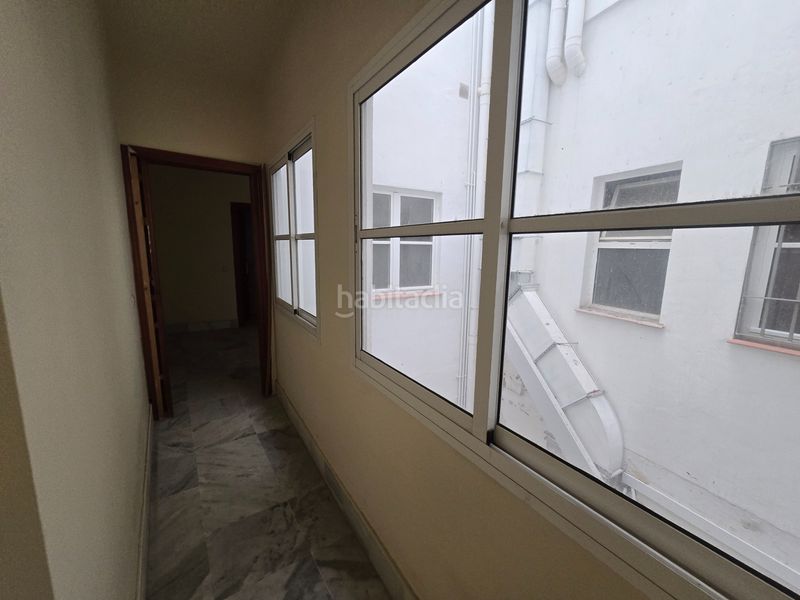 Foto ad018757-f06f-47cb-bd32-0d8cb38f5add. Apartamento en plaza de la constitución 1 una propiedad única y emblemática con vistas a la calle larios en Málaga