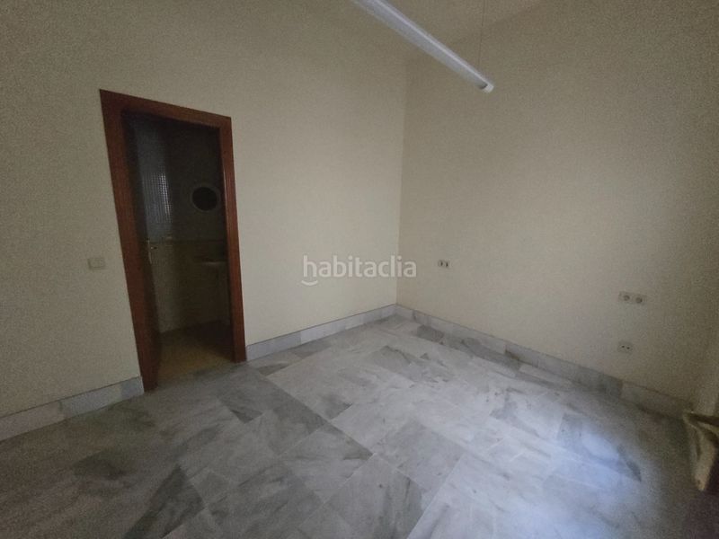 Foto bcaee145-aa65-420d-bf9a-ddc5fbbbfdf9. Apartamento en plaza de la constitución 1 una propiedad única y emblemática con vistas a la calle larios en Málaga