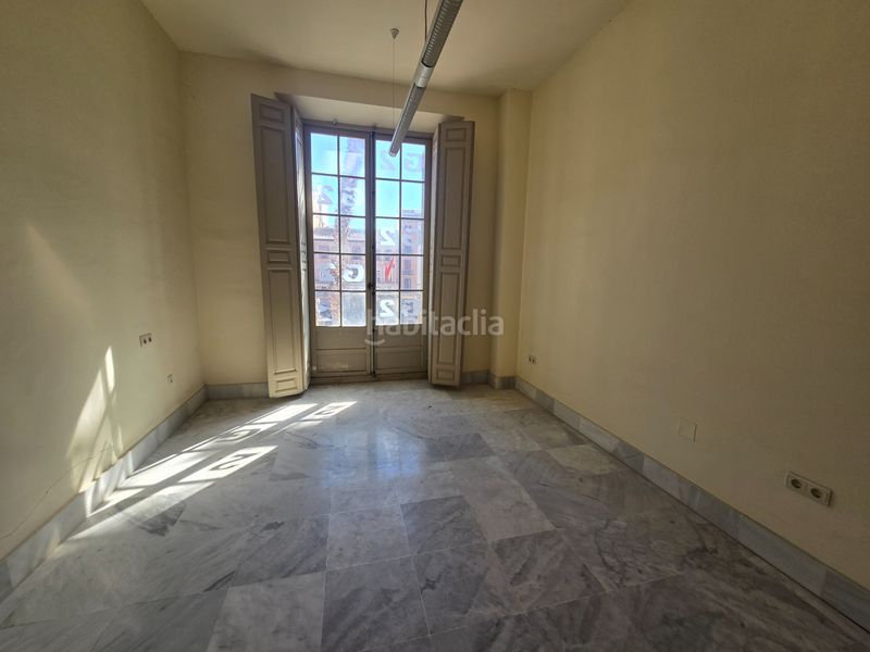 Foto c7c8f372-57b6-439b-9bd7-443bbee89c28. Apartamento en plaza de la constitución 1 una propiedad única y emblemática con vistas a la calle larios en Málaga