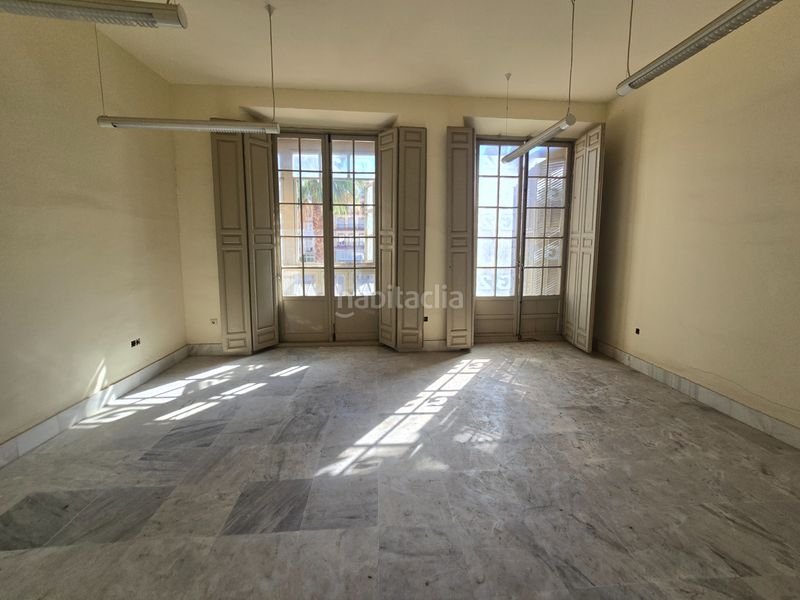 Foto ea0e74bd-bc89-498f-9248-faf3844f5787. Apartamento en plaza de la constitución 1 una propiedad única y emblemática con vistas a la calle larios en Málaga