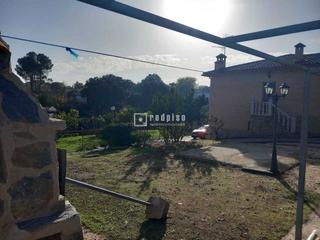Chalet en Casar de Escalona (El). Chale independiente con 4 dormitorios !!!