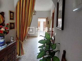 Casa en Cebolla. Casa de pueblo de una sola planta con patio en cebolla