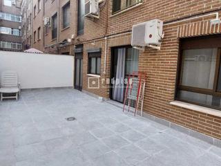 Miete Etagenwohnung in Centro-Corte Inglés. Piso reformado de 2 habitaciones y gran patio en alquiler !