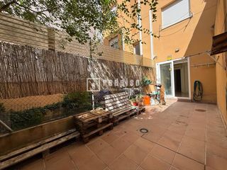 Pis  De la zarzamora. Vivienda situada en una planta baja con ascensor, salón con coci