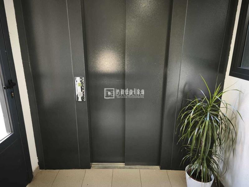 Foto 4be2d1a1-806c-4f3b-a5cd-8db2be156491. Local comercial en Comillas Madrid