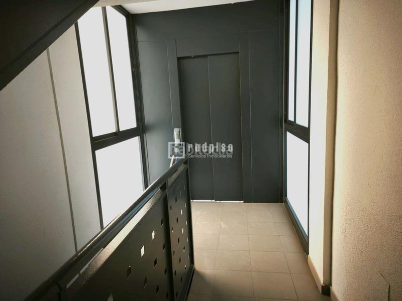 Foto d07c2711-a338-4f45-9b04-0876eb216551. Local comercial en Comillas Madrid