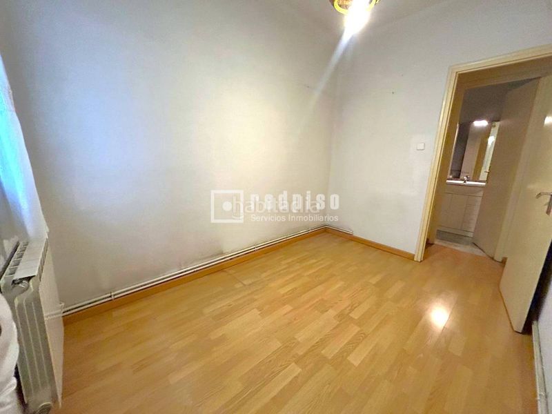 Foto 05ed2fa8-5b55-4d1e-9806-af8ae35fdc27. Flat with heating parking in Comillas Madrid