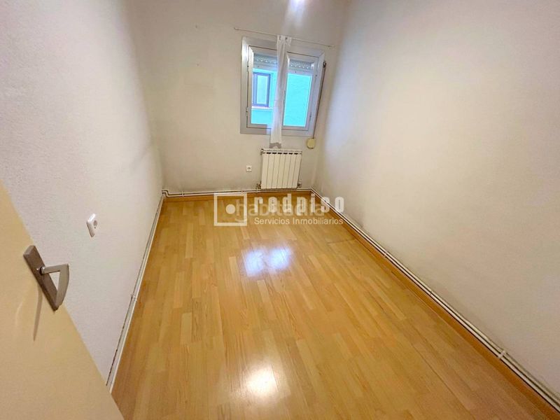 Foto b81f9ecb-ca0e-44b6-b0cb-e3cac498c8f6. Flat with heating parking in Comillas Madrid